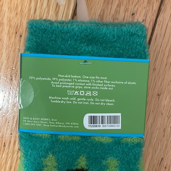 Bath & Body Works Shea Infused Lounge Socks - Picture 4 of 4